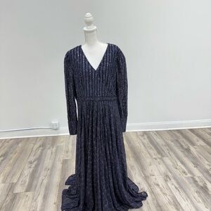 Elegant Navy Blue Evening Gown
